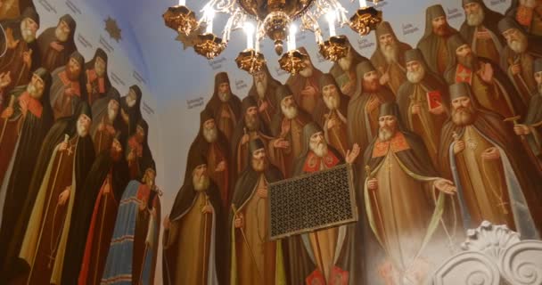 Murales de aspecto santo en la Gran Iglesia de la Asunción de la Virgen María en Kiev Perchersk Lavra en Kiev — Vídeos de Stock