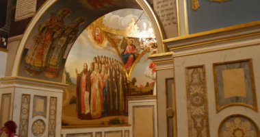 Görüntüleri çeşitli Aziz mübarek Birgin Mary varsayımı büyük kilise ile muhteşem kemerler Kiev Perchersk Lavra için ait