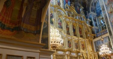 Ukrayna Kiev Perchersk manastır için Hıristiyan kilise ait azizlerin görüntüleri bir çok ile şaşırtıcı kemerler