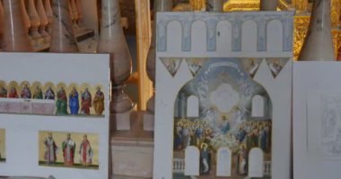 Çeşitli dini resimler büyük Kilisesi Kutsal bakire Meryem varsayım ikinci katta yüklü