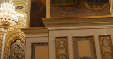 Ukrayna Kiev Perchersk Lavra Ortodoks Hıristiyan kilise mensup ikonostasisin seyir benzersiz eski altın