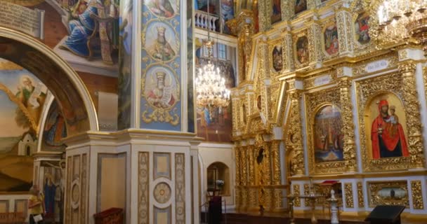 Splendid Arcs and Columns With Impressive Engraving of the Great Church of the Assumption of the Virgin Mary Belonging to Kiev Perchersk Lavra — Stock Video