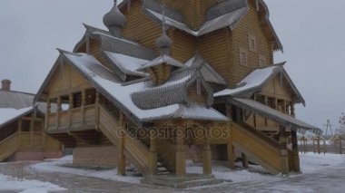 Güzel ahşap kilise Manastırı Skit tüm azizlerin Sviatogorskaya Lavra Ahşap oyma rustik dekorasyon kış manzara denilen tarafından yukarı tırmanma