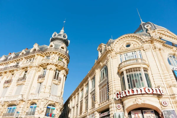 Budovy na Place de le Comedie včetně stylu Beaux-Arts G — Stock fotografie