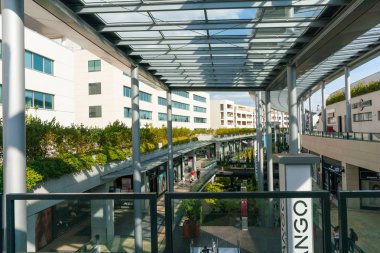 Mimarisini modern alışveriş merkezi