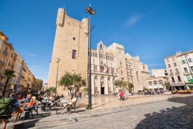 Sokakları, sahneleri ve mimari Narbonne, Fransa.