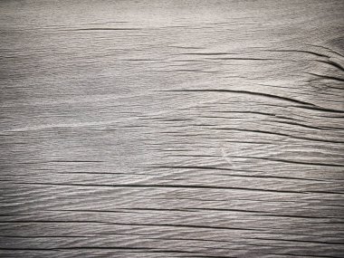 Gri ve zamanla kırık ve yıpranmış eski ahşap panel. 