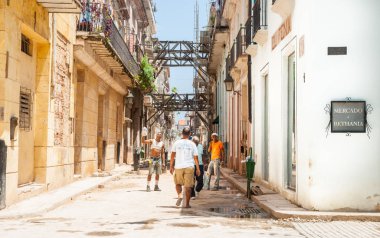 Workmaen sokak Havana'da geçiren önemli Restorasyon.