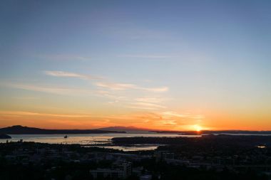 Auckland city ve siluet gündoğumu, Rangitoto Adası