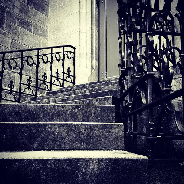 Ferforje korkuluk adımlarla