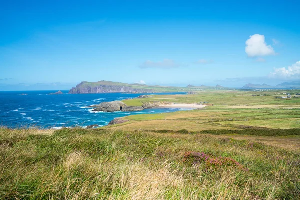Robusta costa oeste de Irlanda a lo largo de Wild Atlantic Way — Foto de Stock