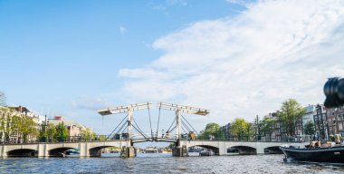 Magere Brug, ince köprü Amstel Nehri üzerinde