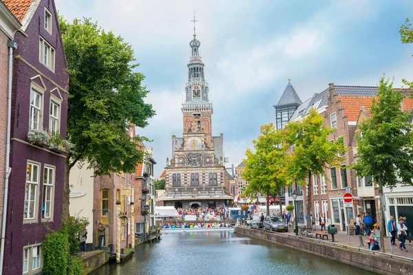 Historic Waag veya tartmak house, çevrili ornately dekore edilmiş 