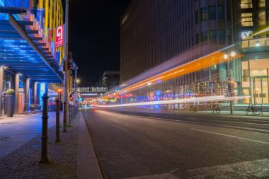  Uzun pozlama gece görüntü Friedrichstrasse 