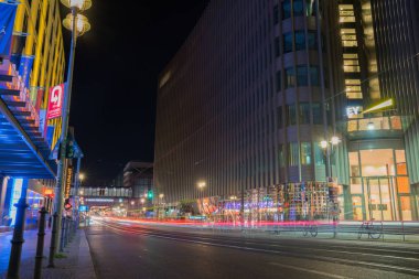  Uzun pozlama gece görüntü Friedrichstrasse 