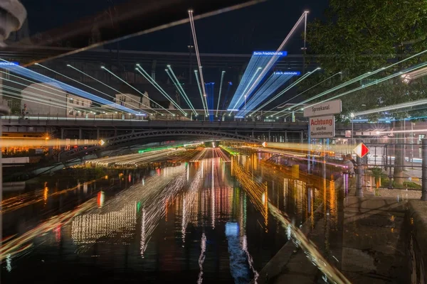 Resumen sobre el canal Spree por la noche — Foto de Stock