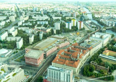 İnşaatlı kentsel cityscape görüntülemek bakan Alman başkenti VI