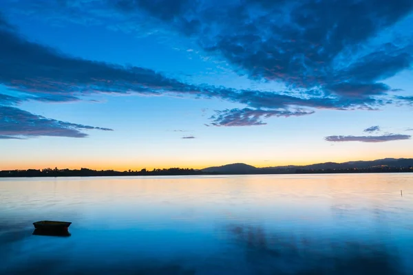 Tauranga Härliga Dramatiska Sunrise Blå Och Gyllene Nyanser — Stockfoto