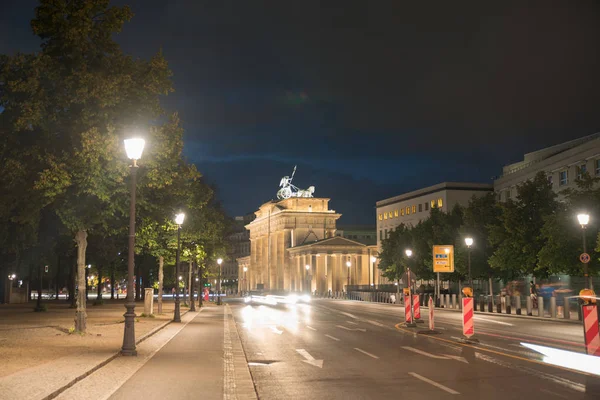Berlín, Alemania - 28 de agosto de 2017; Puerta histórica de Brandeburgo — Foto de Stock