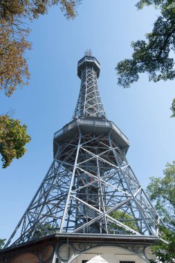 Petrin gözcü Kulesi şehir bakan tepenin üstüne