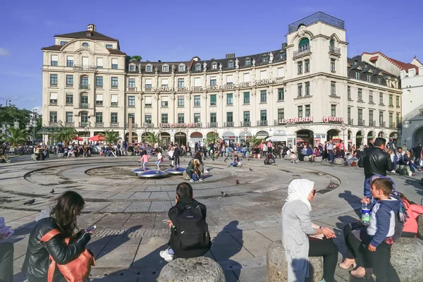 Los famosos signos de Osram en el munich Karlsplatz (Stachus) en un b —  Fotos de Stock