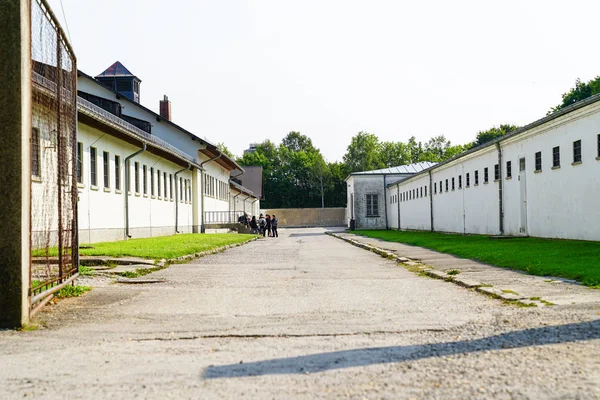 Grim yarda arasında Dachau konsantrasyon Ca hücre bloklarını arıyorsunuz