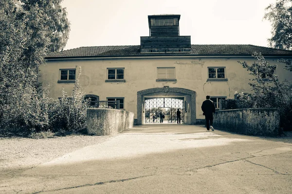 Entrance building and gates of Dachau Concertration Camp — Stock Photo, Image