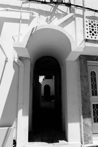 Stucco architectural arch over entrance and corridor — Stockfoto