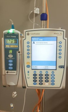 Elektronik damlatma pompası ve monitörü.