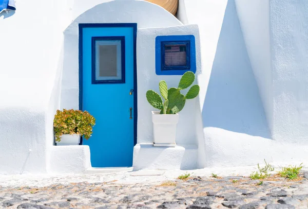 White exterior Mediterranean style entrance with blue door — 스톡 사진