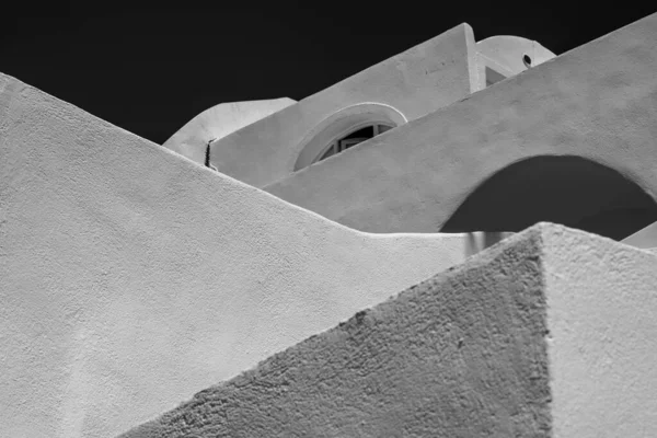 Углы, линии и формы типичной греческой архитектуры — стоковое фото
