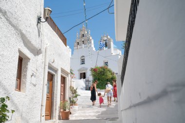 Filoti 'deki Yunan Adası köyü sahnesi.