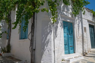 Filoti 'deki Yunan Adası köyü sahnesi.