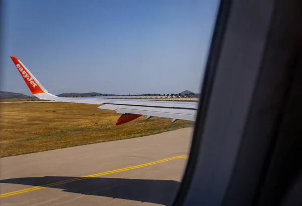 Easyjet wingtip branding through aeroplane window — Stock Photo, Image