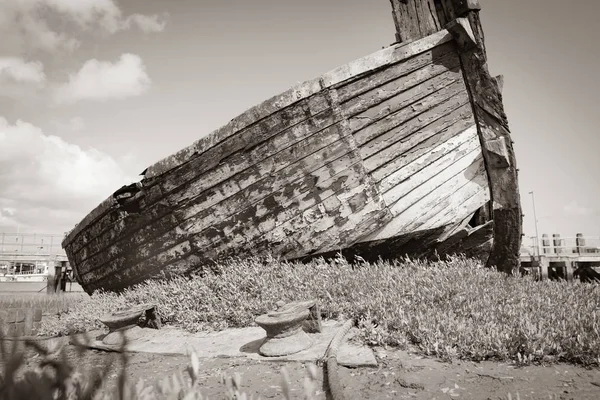 Ράι Χάρμπορ, Ανατολικό Σάσεξ, Αγγλία. Παλιό σκάφος που κάθεται σε — Φωτογραφία Αρχείου