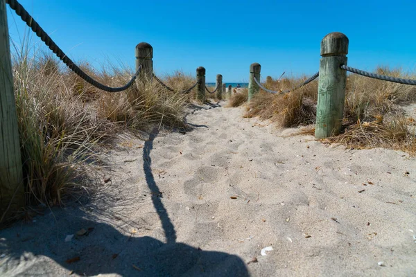 Toegang Tot Het Strand Tussen Touw Bolders Zandpad Het Hoofdstrand — Stockfoto