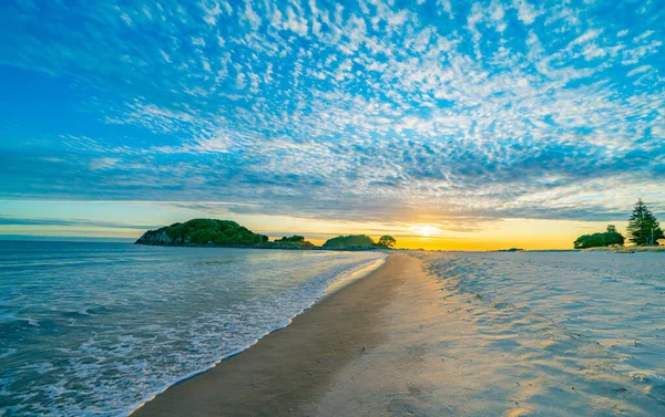 Главный Пляж Горы Маазануи Островом Мотурики Солнце Восходит Над Хвостом — стоковое фото