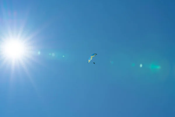 Tauranga New Zealand February 2020 Bright Sunburst Lenflare Sky Paraglider — Stock Photo, Image