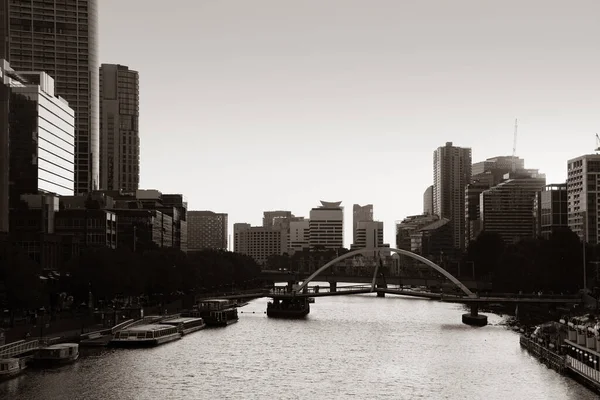 Melbourne Kommersiell Skyline Båda Sidor Floden Yarra Vid Solnedgången — Stockfoto