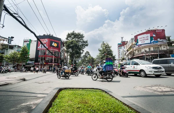 Saigón Vietnam Octubre 2013 Típicamente Calle Asiática Ocupada Con Motocicletas — Foto de Stock