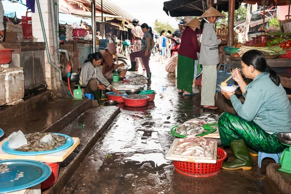 Hoi Vietnam Október 2013 Tipikus Nedves Piacok Ázsiai Város Szállítók — Stock Fotó