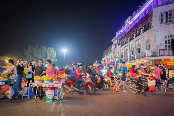 Hanoi Vietnam Octubre 2013 Escena Callejera Ciudad Por Noche Larga — Foto de Stock