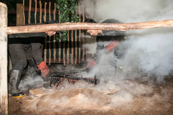 로토루아 뉴질랜드 2014 연기와 전통적 마오리 축제나 축제를 준비되고 — 스톡 사진