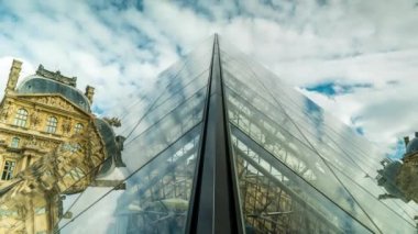 Louvre piramit bulutlar hızlandırılmış