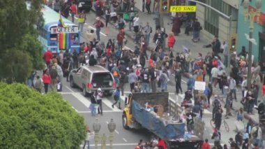 Protesto kalabalık kazanmıştı