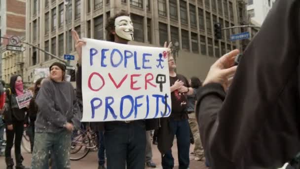 "Az emberek a profit "Sign — Stock videók
