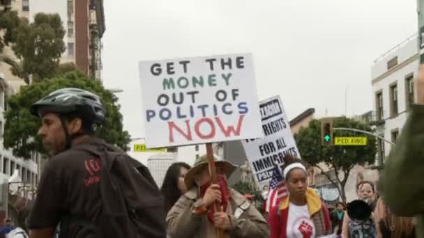"MONEY / POLITICS "Sign — стоковое видео