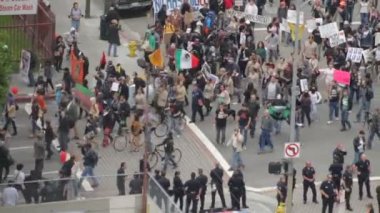 Yürüyüşleri işgal