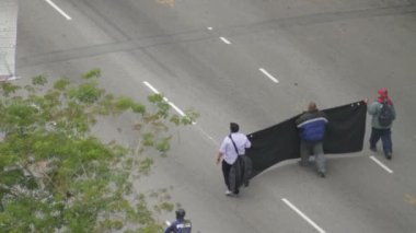 Kalabalık kontrolü, Zoom Out