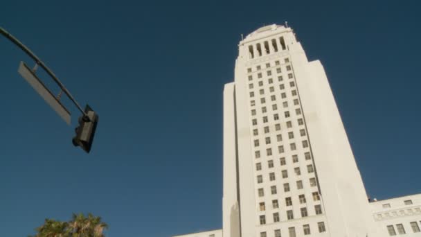 市庁舎の集会は、下に傾ける — ストック動画
